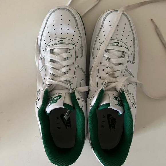 Nike Air Force 1 size 9.5M, white with green stitching - Picture 5 of 13